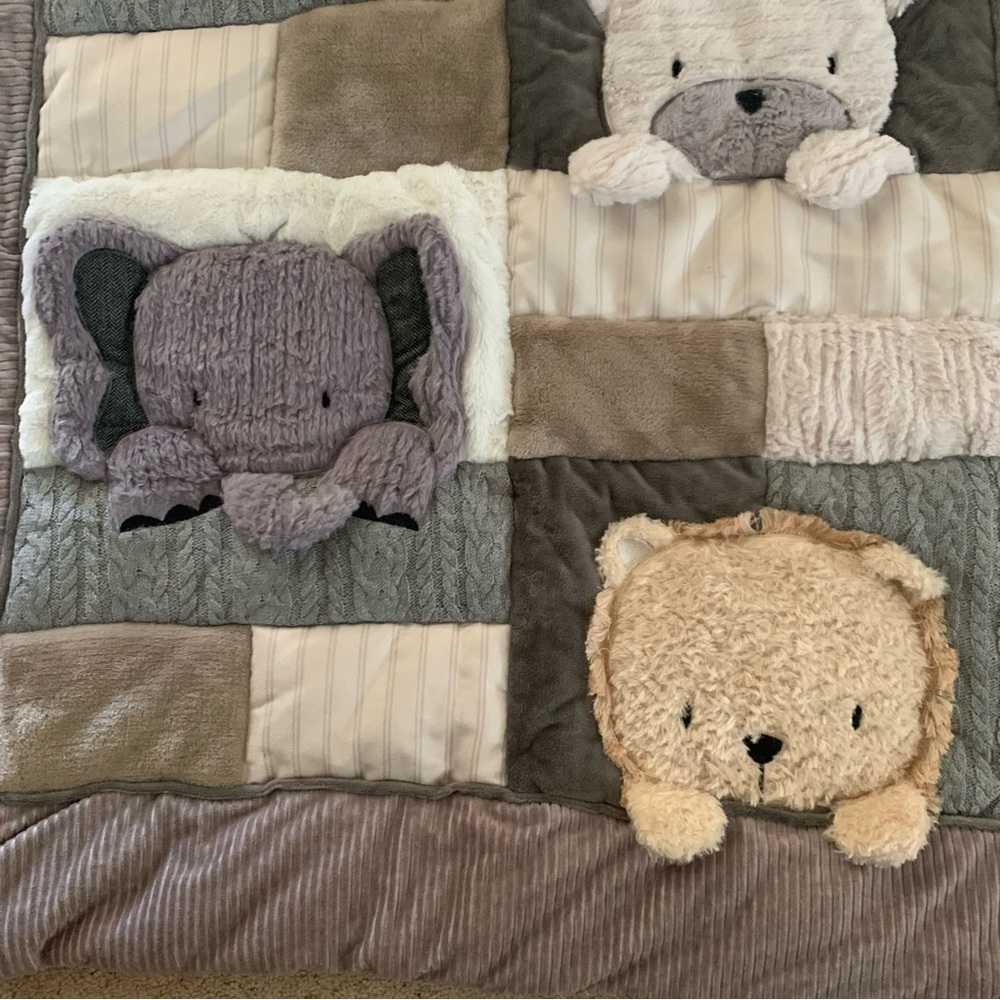Adorable‎ Animal Friends Patchwork Quilt - Gray, Cream, Tan - Picture 3 of 7